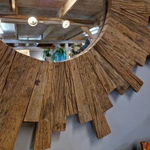 Spegel i återvunnet trä 80cm