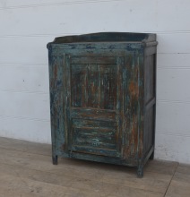 Juni:Vintageskåp