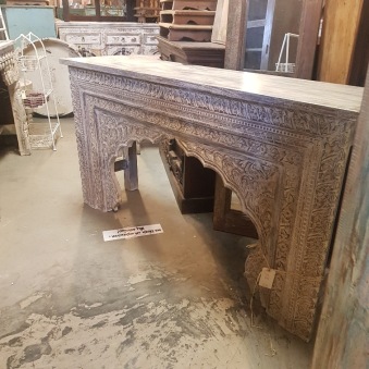 Side board