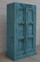 Skåp med antika dörrar