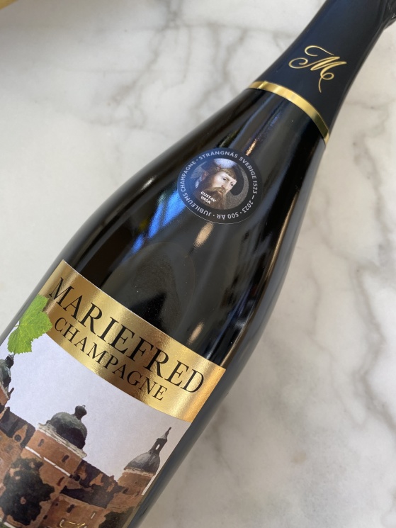 Mariefred Champagne med jubileumsetikett Sverige 500 år.