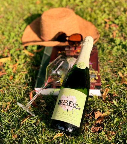 Rebecca med hatt solstråle