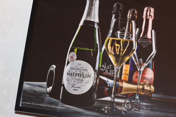 ARC-EN-CIEL DE CHAMPAGNE (högblankt fotopapper, format: 70 x 50 cm och 40 x 30 cm). Regnbåge med champagne.