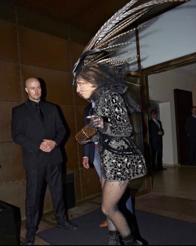 Lady Gaga i headpiece by Matthias Lavesson.