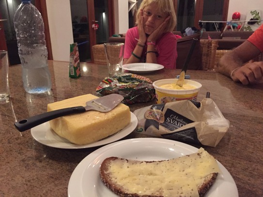 Mmmmm, lingongrova med svensk ost!