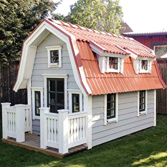 Lekstuga Ålvsjö, en specialbeställning till en kund i Älvsjö som ville ha en lekstuga som sitt ser ut som en miniatyr av deras riktiga hus.