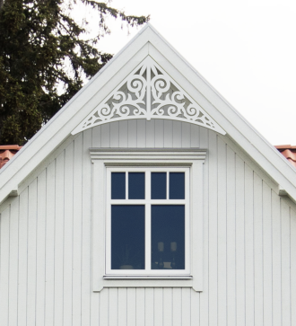 Gavelornament nr 011 med snickarglädje för dekoration av tak och taknock