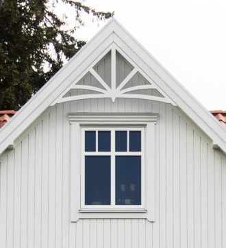 Gavelornament nr 003 med snickarglädje för dekoration av tak och taknock