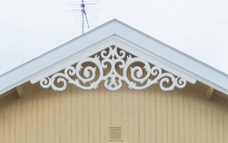 Gavelornament nr 012 med mönster och snickarglädje för dekoration av tak och taknock