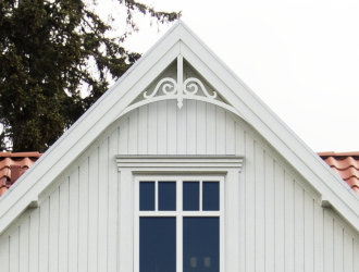 Gavelornament nr 005 med snickarglädje för dekoration av tak och taknock
