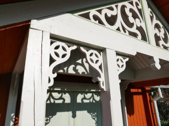 Träkonsol 008B - dekorativ konsol i trä till farstukvist & veranda