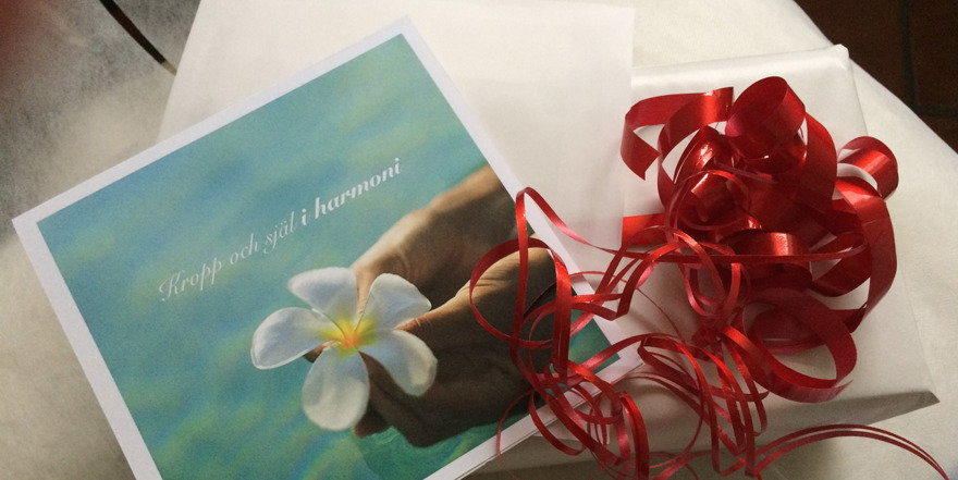 Presentkort på massage och healingbehandling hos Muskel Harmoni i centrala Laholm. En gåva som berör Ditt yttre och når Ditt inre. Beställ ditt presentkort här.…
