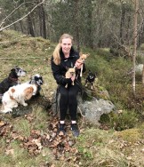 Förmiddagspromenaden är en och en halv timma lång och vi söker alltid upp grönska och vatten. Förmiddagspromenaden är en och en halv timma lång och vi söker alltid upp grönska och vatten.