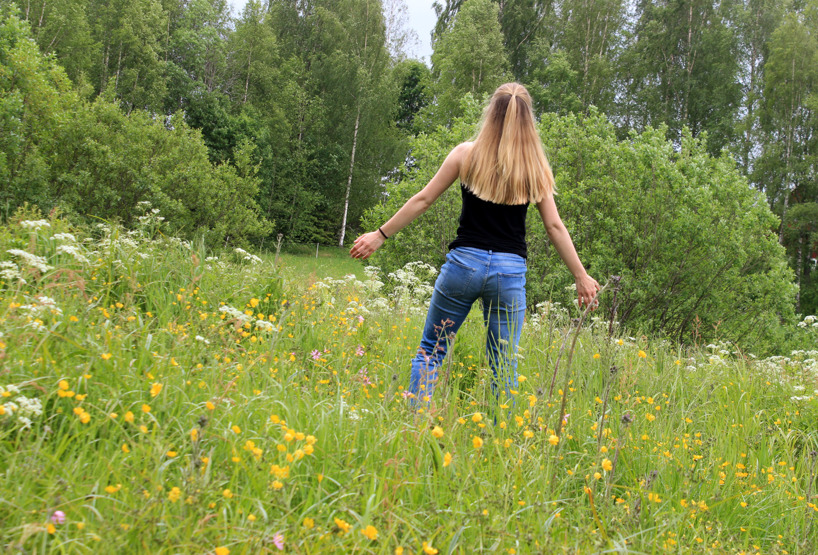 Värme, blommor, gröna träd, solnedgångar, grillning och skratt långt in på kvällarna. Sommaren är det man går och längtar efter hela vintern men kan också göra en besviken om vädret inte blir som tänkt. Värme, blommor, gröna träd, solnedgångar, grillning och skratt långt in på kvällarna. Sommaren är det man går och längtar efter hela vintern men kan också göra en besviken om vädret inte blir som tänkt.