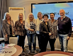 Från vår exklusiva skrivkurs den 7 november -24. Från vänster Carina Aynsley, Carina Cefa Öhrlund, Kus Gunilla Hansson, Anki Brink, Birgitta Backlund, Pia F Davidson och Maurice Perry.