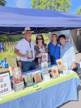 Grisslehamnsdagen -24 den 13 juli. På bilden Johan Smederg, Teresa Alzén, Pia F Davidson och Birgiitta Backlund., utanför bilden Ragnar Ahlström Söderling.