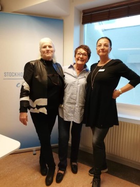 Lill Viljesten, stod för ordning och reda, Birgitta Andersson Backlund pratade om att skriva sitt liv, Pia F Davidson förläste om manus, målgrupper, sälj och redigering på Grundstenen den 18 okt-18. Lill Viljesten, stod för ordning och reda, Birgitta Andersson Backlund pratade om att skriva sitt liv, Pia F Davidson förläste om manus, målgrupper, sälj och redigering på Grundstenen den 18 okt-18.