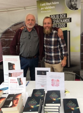 Ulf Hamrin och Marcus Palm signerar. Ulf Hamrin och Marcus Palm signerar.