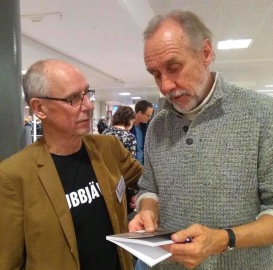 Leif Bornvik i samtal med Håkan Nesser på Örebro stadsbibliotek nov-19.