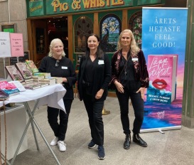Lill Viljesten, Pia F Davidson och Maria Wells i Söderhallarna i Stockholm den 23 okt-20. Lill Viljesten, Pia F Davidson och Maria Wells i Söderhallarna i Stockholm den 23 okt-20.