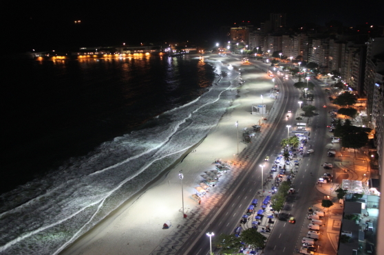 Copacabana nattetid. Från Bengt och Anders resa till Brasilien under inspelningarna av The Green Planet. Copacabana nattetid. Från Bengt och Anders resa till Brasilien under inspelningarna av The Green Planet.