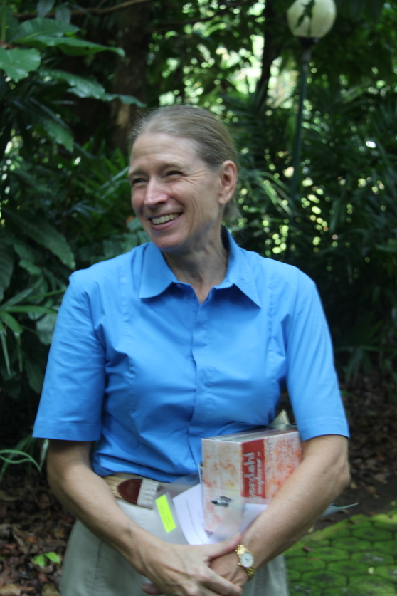 Frances Seymour, fd. generaldirektör för the Center for International Forestry Research (CIFOR), här under inspelningarna av The Green Planet.