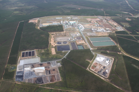Anläggning med pappersmassaproduktion i Brasilien.