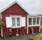 April Figurer står ännu i skydd vid västerväggen