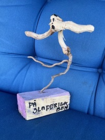 På sladdriga ben