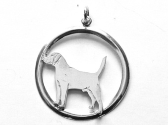 Beagle hängsmycke med cirkel - Silver