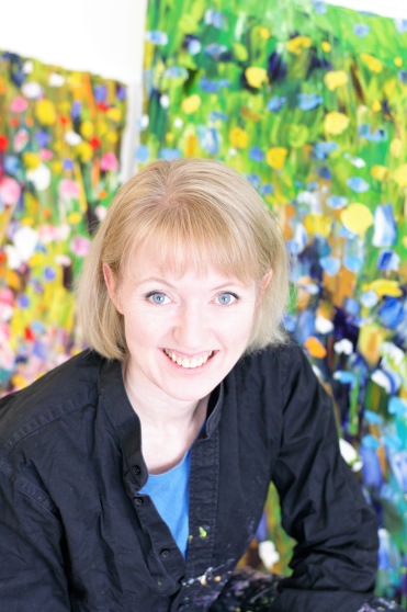 ANNA AFZELIUS-ALM, is an abstract expressionist artist. Let a playful splash of color brighten up your life!