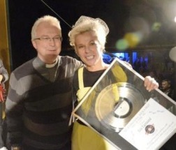 Invald i Rockabillyhall of fame, USA 2012 . Publikrekord och prisutdelning i Vretstorps Folketspark med Hans-Eric Hägg Invald i Rockabillyhall of fame, USA 2012 . Publikrekord och prisutdelning i Vretstorps Folketspark med Hans-Eric Hägg