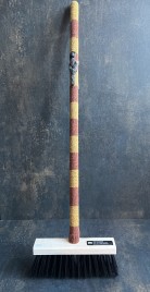 gul/brun randig borste