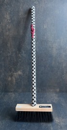 vit/svart prickig borste