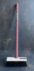 röd/vit prickig borste