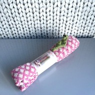 Rosa/vit prick. Rosa/vit prick.