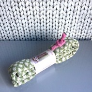 Grön/vit prick. Grön/vit prick.