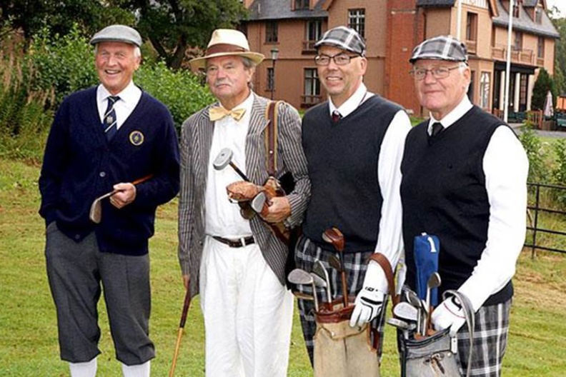 Som det såg ut på Ryfors 2013 och möjligen 1888. Peter Nordwall, banarkitekt, Leif Einarsson, golfhistoriker, Roger Svensson, banansvarig och Dag Larsson, ordförande.                                      Foto: Ryfors GK/Daniel Hellström.