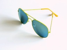 Solglas pilot Unik med färgade ramar
