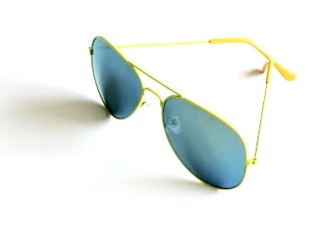 Solglas pilot Unik med färgade ramar