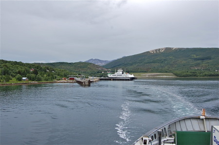 Färja över Tysfjorden