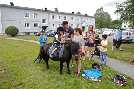 En ponny fanns också på plats för att barnen skulle få rida.