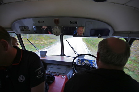 Jörgen Stomberg tog oss alla säkert tillbaka till Töcksfors i veteranbussen från 1955.