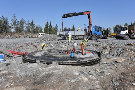 24 maj 2018 - Gjutningen av fundament 6 är klar och formarna tas bort.