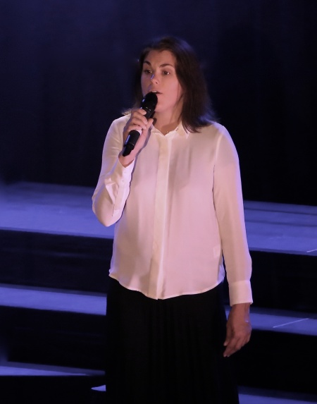Ulrika Lindkvist sjöng "Ljus i mörkrets tid".