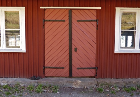 Bruksmuséet vid slussområdet i Lennartsfors - Här inne finns Smedjan och den mekaniska verkstaden från 1841.
