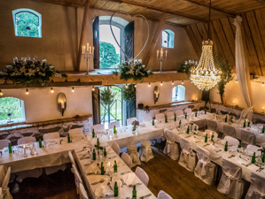 Unik lokal och idyllisk miljö för romantsika bröllop och ståtliga fester på Vallens Säteri i Våxtorp strax utanför Laholm i södra Halland (norra Skåne)