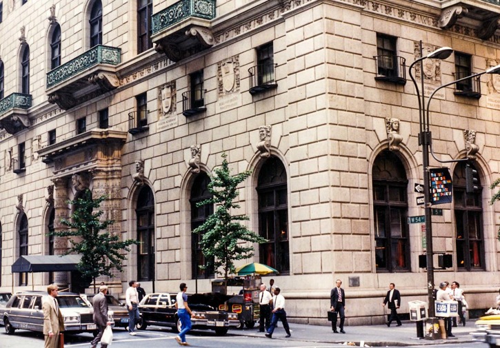 New York University Club vid hörnan av 5th Avenue och 54.