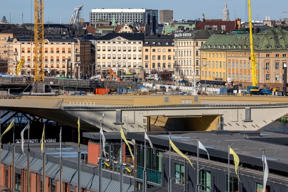 Guldbron förtöjd vid Slussen Guldbron förtöjd vid Slussen