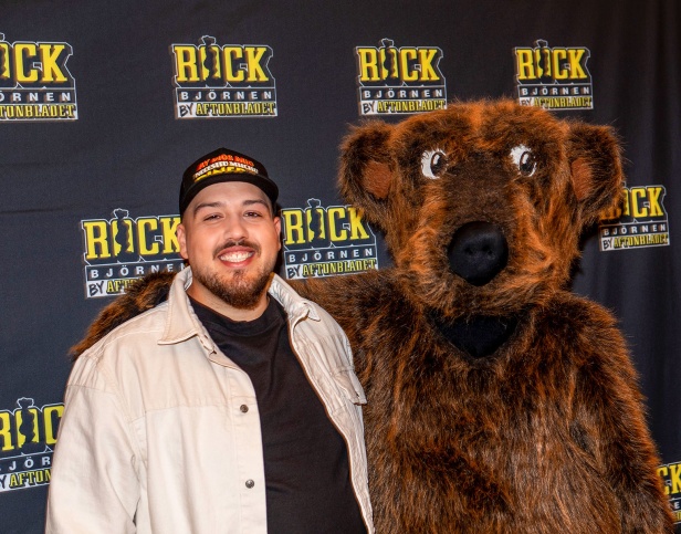 Anis Don Demina med Rockbjörnen